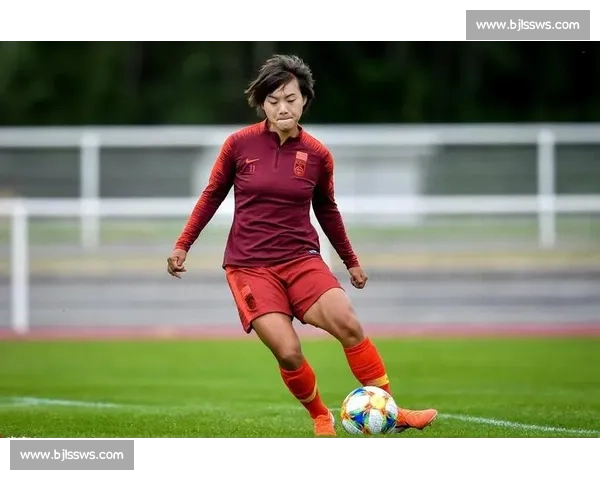 中国女足热身赛 3-0 青岛西海岸女足 王霜领衔锋线建功 新战术初见成效 中国女足热身赛 3-0 青岛西海岸女足 王霜领衔锋线建功 新战术初见成效