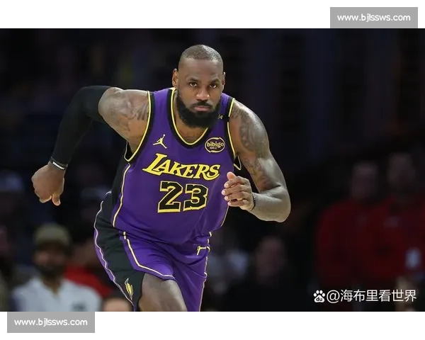 詹姆斯生涯两次替补背后的故事：兄弟情谊与伤病管理的双重见证