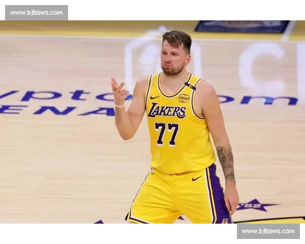 湖人 5 号位命脉系于艾顿：东契奇挡拆体系的终极考题